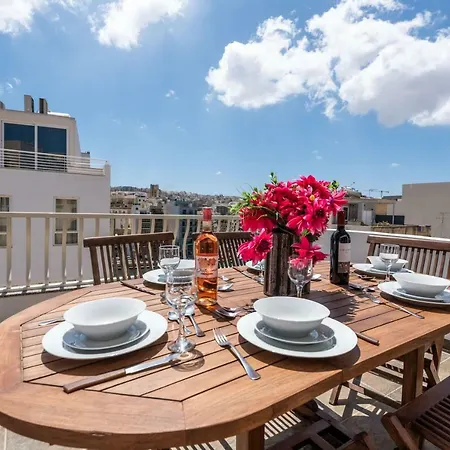 Getawaysmalta - Seaspray Penthouse In St Julian's Close To Paceville Nightlife Apartment Saint Julian's