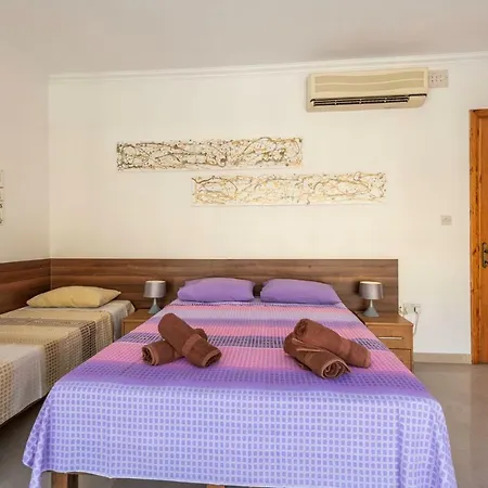 Getawaysmalta - Seaspray Penthouse In St Julian's Close To Paceville Nightlife *